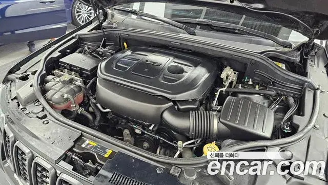 Jeep Grand Cherokee 2021 — Şəkil 24/32