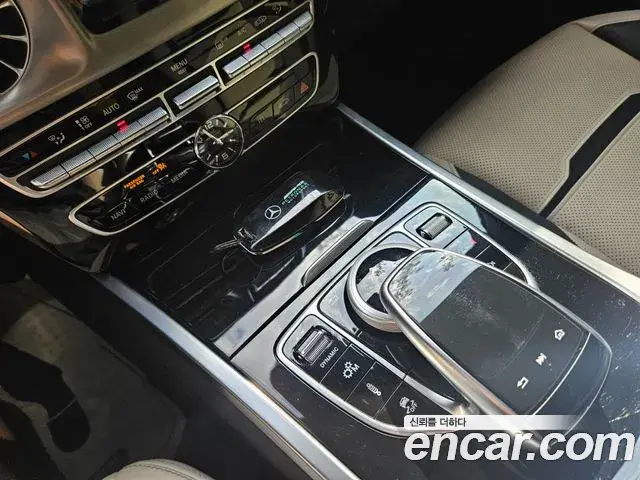 Mercedes-Benz G-Class 2021 — Photo 13/20