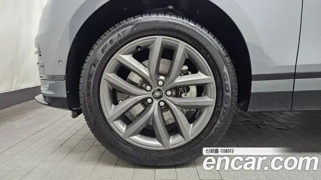 Land Rover Range Rover Velar 2025 — Şəkil 26/34