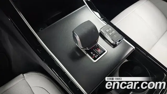 Land Rover Range Rover Velar 2025 — Şəkil 10/34