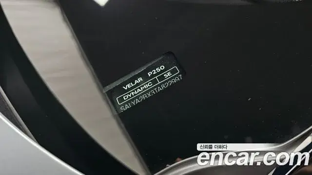 Land Rover Range Rover Velar 2025 — Şəkil 11/34