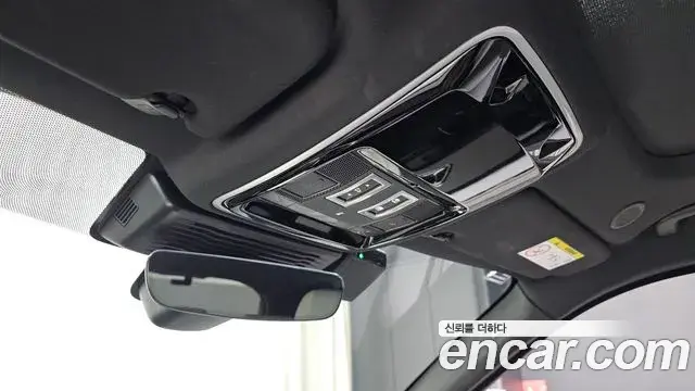 Land Rover Range Rover Velar 2025 — Şəkil 23/34