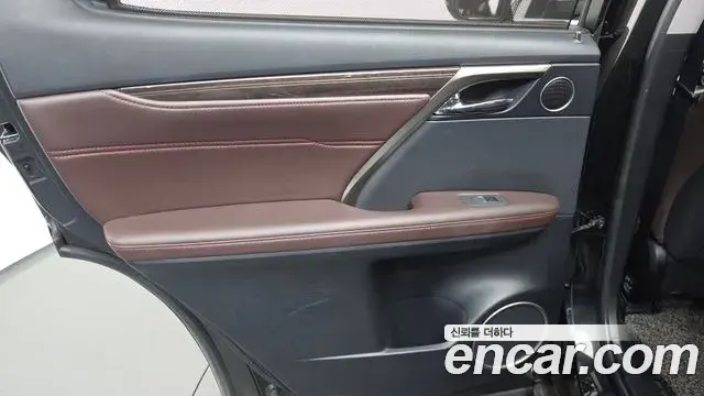 Lexus RX450h 2020 — Photo 8/36