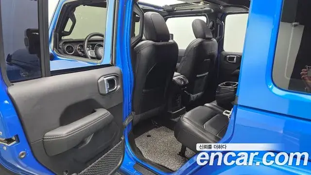 Jeep Wrangler 2021 — Фото 12/20