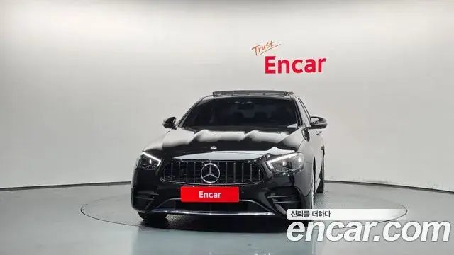 Mercedes-Benz E-Class 2022 — Photo 3/20
