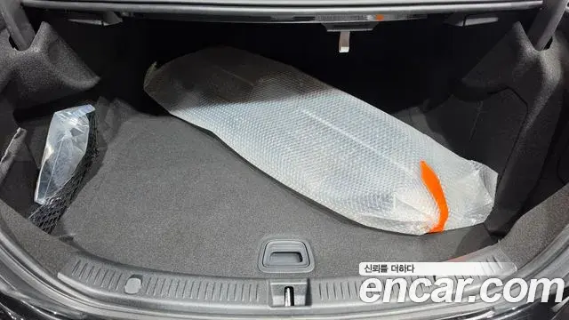Mercedes-Benz E-Class 2022 — Photo 19/20