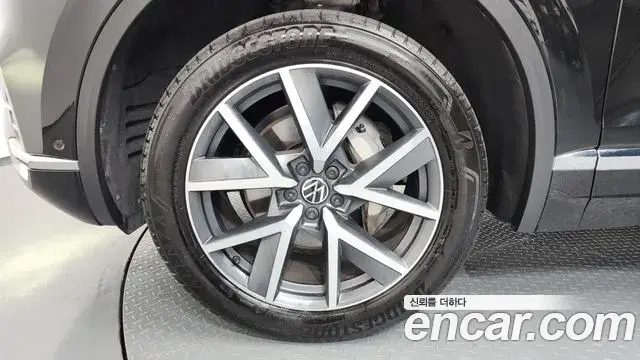 Volkswagen Touareg 2023 — Photo 3/37