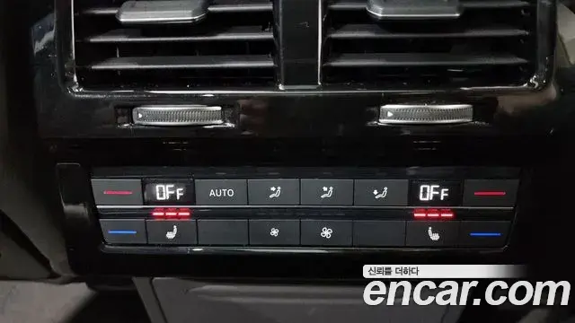 Volkswagen Touareg 2023 — Photo 19/37