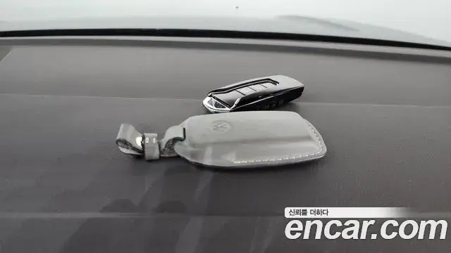 Volkswagen Touareg 2023 — Photo 27/37