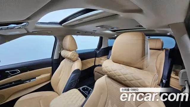 Kia Carnival 2023 — Фото 19/20