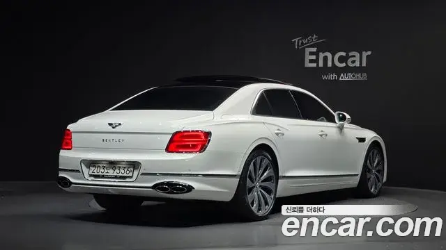 Bentley Flying Spur 2022 — Şəkil 10/33