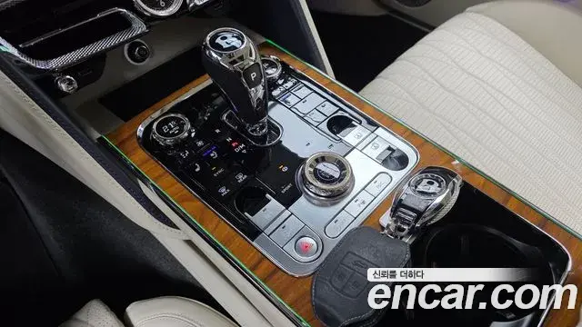 Bentley Flying Spur 2022 — Şəkil 32/33