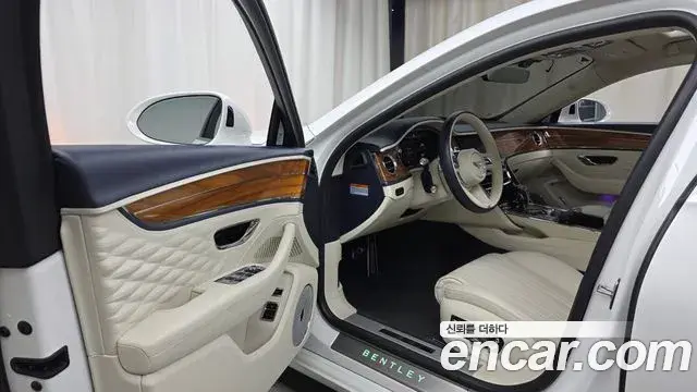 Bentley Flying Spur 2022 — Şəkil 16/33