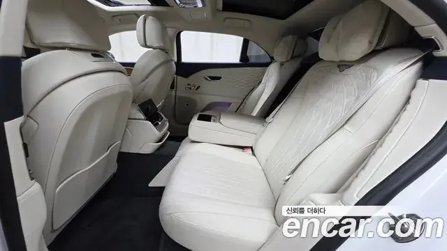Bentley Flying Spur 2022 — Şəkil 26/33