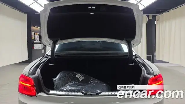 Bentley Flying Spur 2022 — Şəkil 17/33