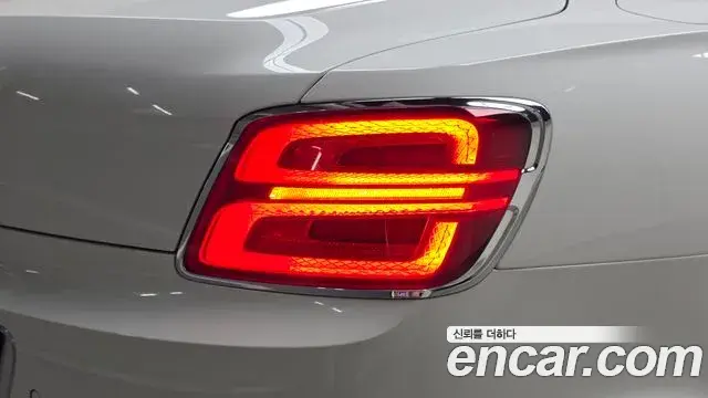 Bentley Flying Spur 2022 — Şəkil 33/33