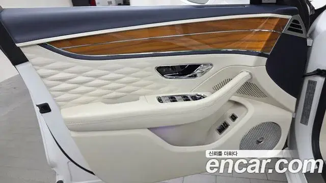 Bentley Flying Spur 2022 — Şəkil 31/33