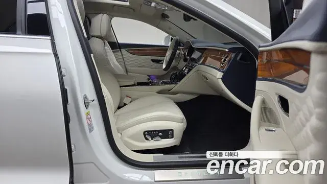Bentley Flying Spur 2022 — Şəkil 18/33