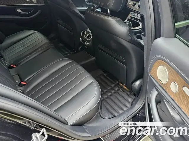 Mercedes-Benz E-Class 2022 — Фото 6/20
