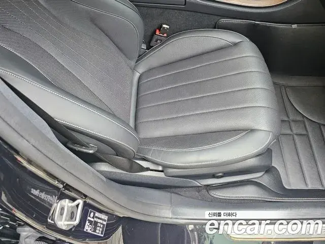 Mercedes-Benz E-Class 2022 — Фото 9/20