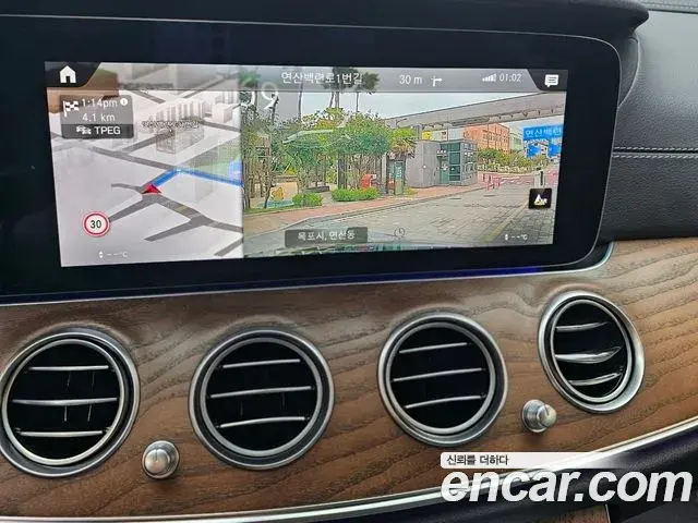 Mercedes-Benz E-Class 2022 — Фото 13/20