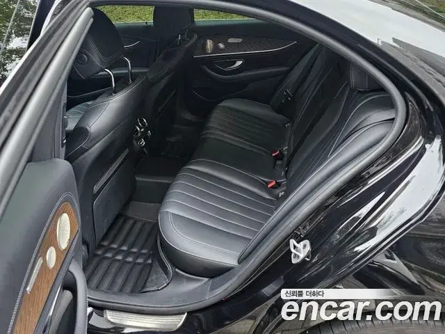 Mercedes-Benz E-Class 2022 — Фото 17/20