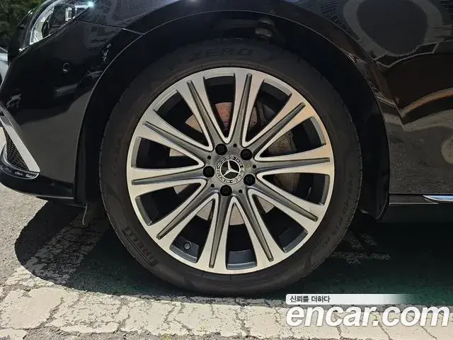 Mercedes-Benz E-Class 2022 — Фото 18/20