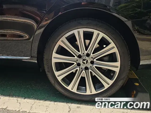 Mercedes-Benz E-Class 2022 — Фото 19/20