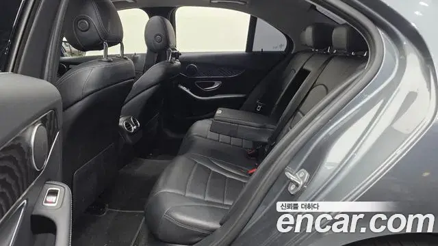 Mercedes-Benz C-Class 2019 — Фото 12/20