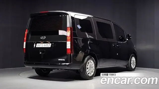 Hyundai Staria 2022 — Фото 2/20