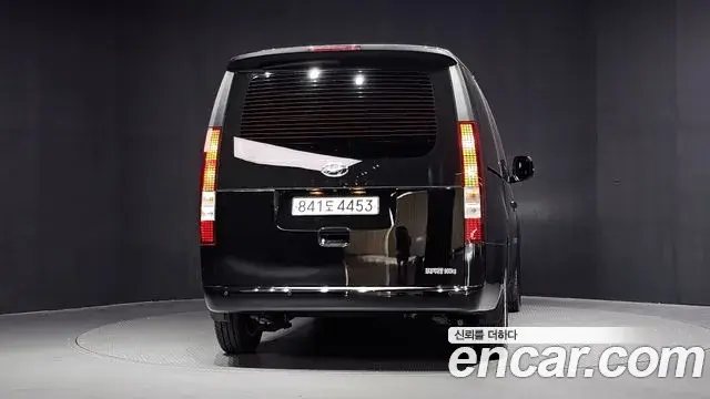 Hyundai Staria 2022 — Фото 4/20