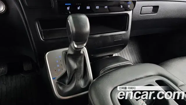 Hyundai Staria 2022 — Фото 9/20
