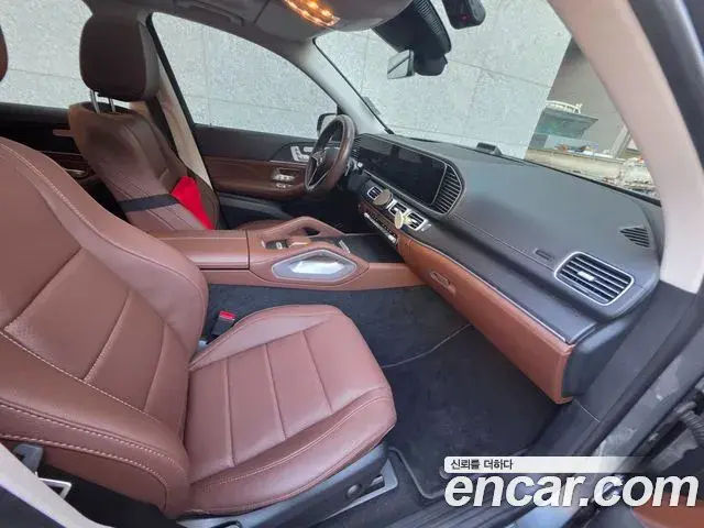 Mercedes-Benz GLE-Class 2025 — Photo 6/14