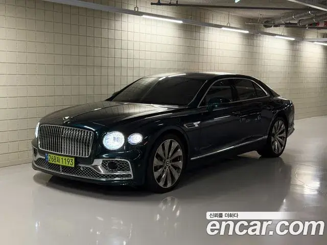 Bentley Flying Spur 2022 — ფოტო 14/19