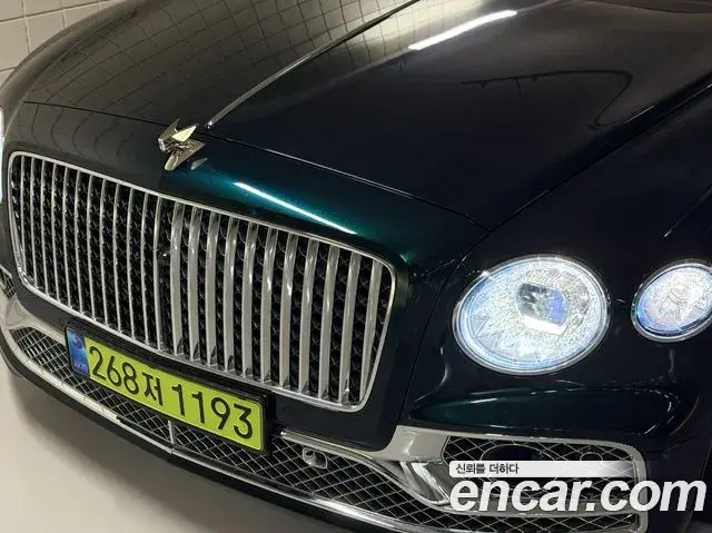 Bentley Flying Spur 2022 — ფოტო 16/19