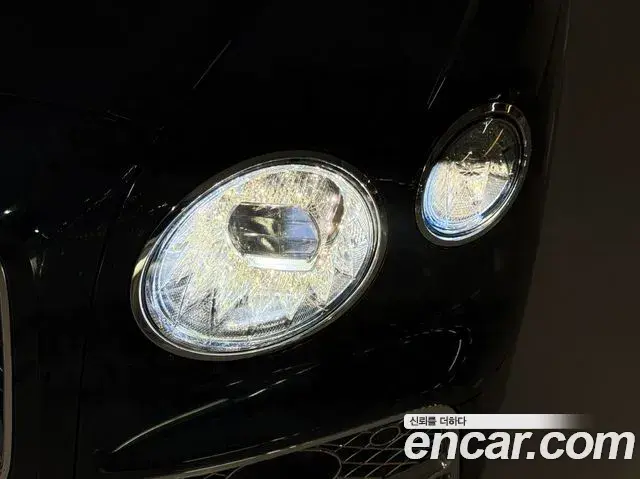 Bentley Flying Spur 2022 — ფოტო 19/19
