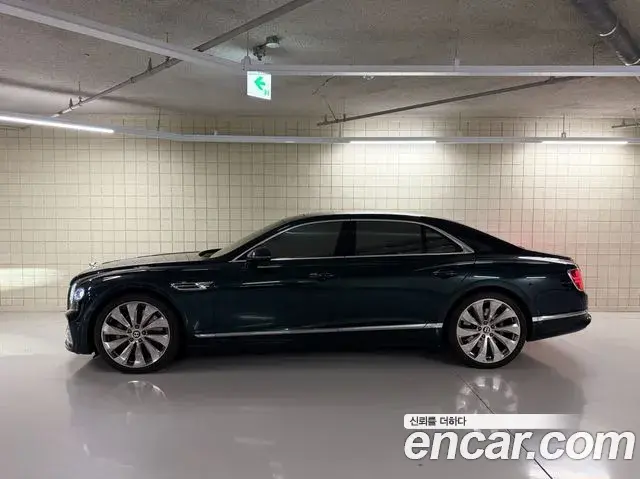 Bentley Flying Spur 2022 — ფოტო 17/19