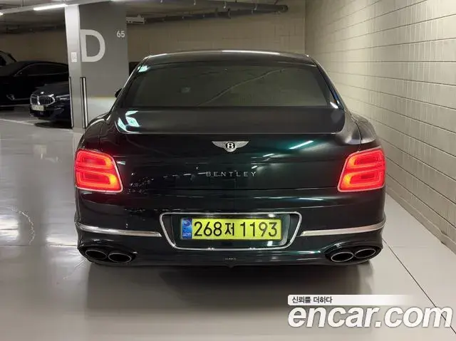 Bentley Flying Spur 2022 — ფოტო 4/19