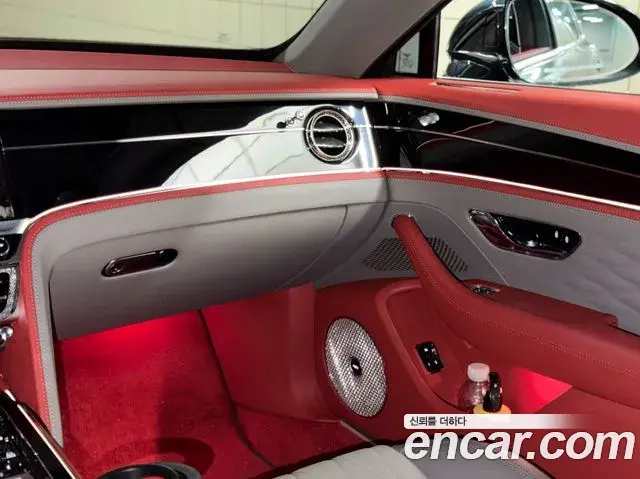 Bentley Flying Spur 2022 — ფოტო 15/19