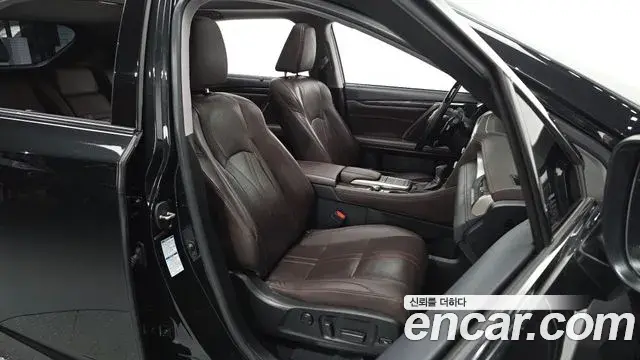 Lexus RX450h 2022 — Photo 33/40