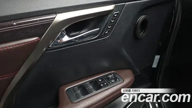 Lexus RX450h 2022 — Photo 8/40