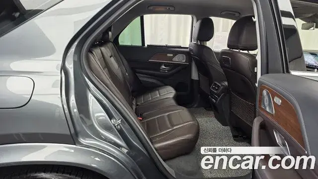 Mercedes-Benz GLE-Class 2019 — Фото 12/20