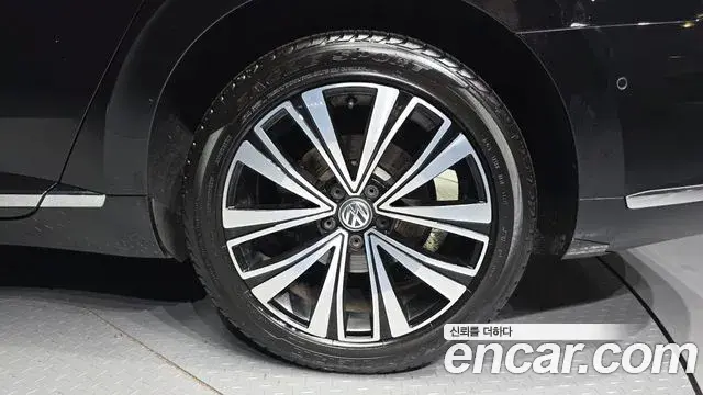 Volkswagen Arteon 2019 — Şəkil 27/30