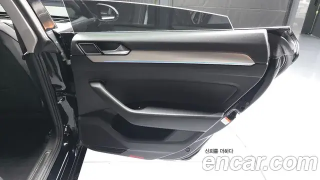 Volkswagen Arteon 2019 — Şəkil 25/30