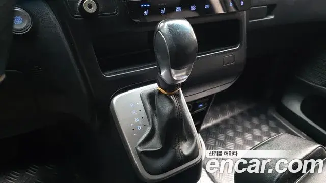 Hyundai Staria 2022 — Фото 9/20