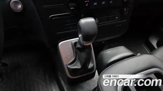 Hyundai Staria 2023 — Фото 9/20