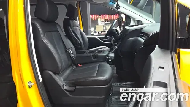 Hyundai Staria 2023 — Фото 11/20