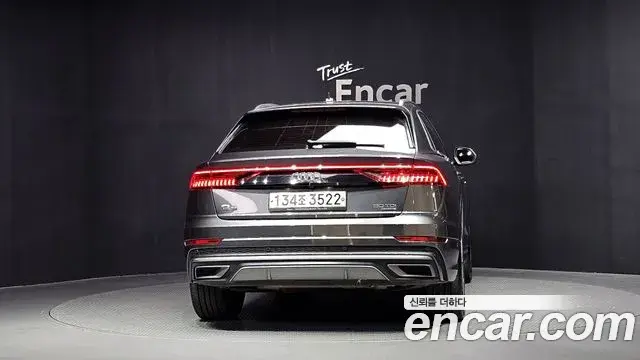 Audi Q7 2020 — Фото 4/20