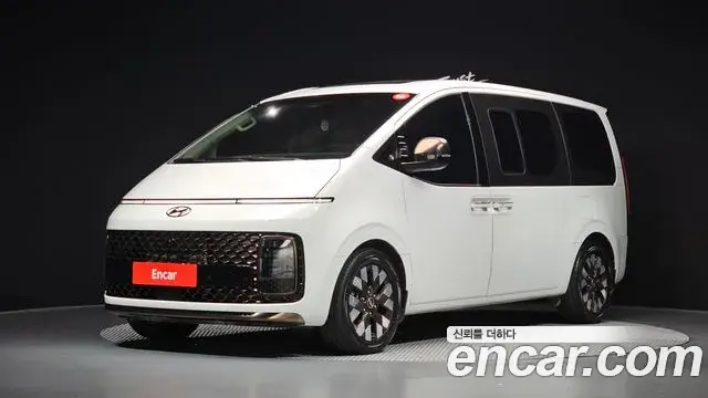 Hyundai Staria 2023 — Фото 1/20