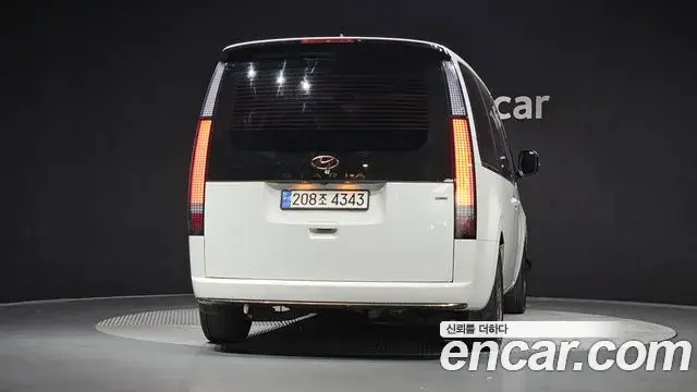 Hyundai Staria 2023 — Фото 4/20